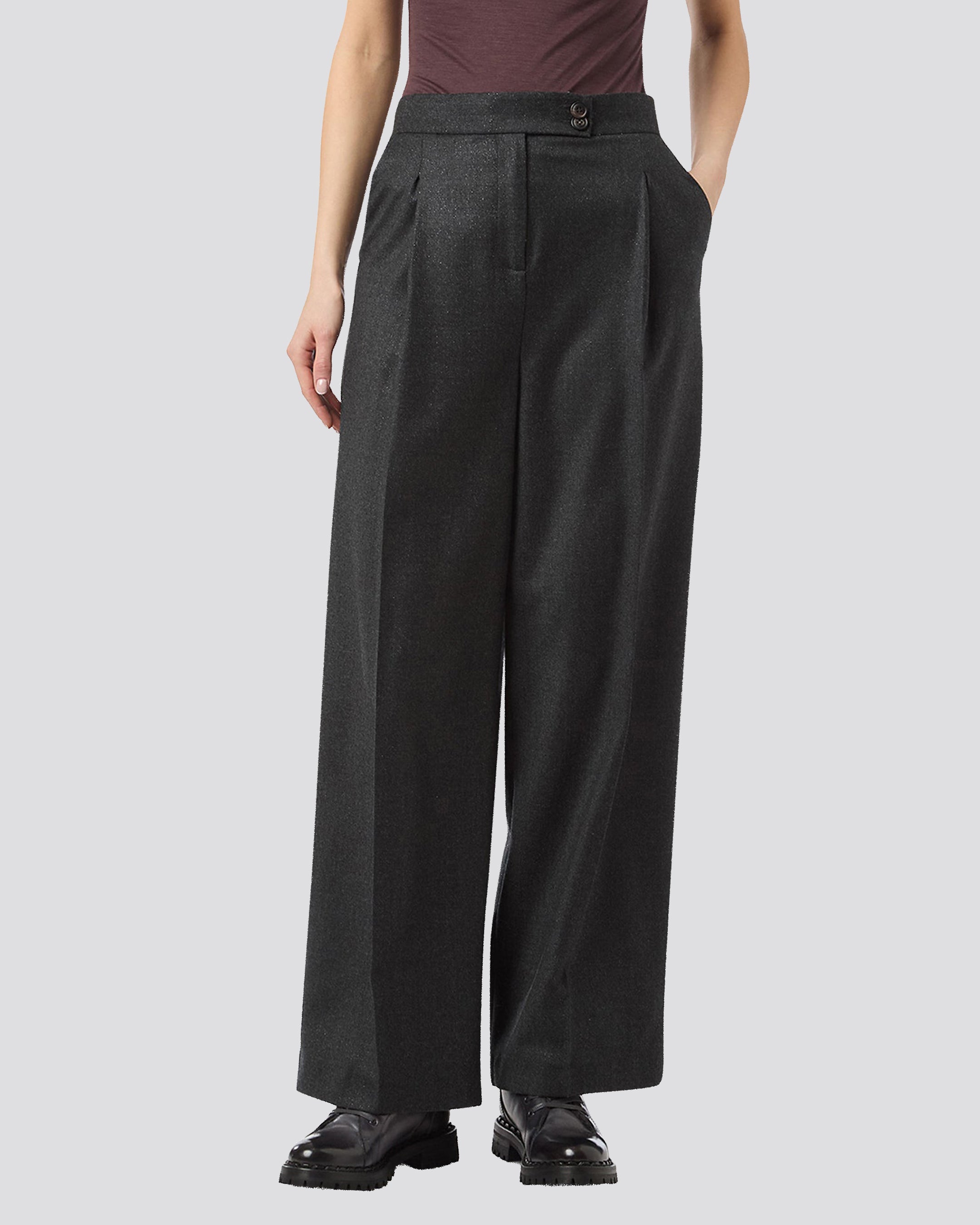 TROUSERS WITH BUTTONS