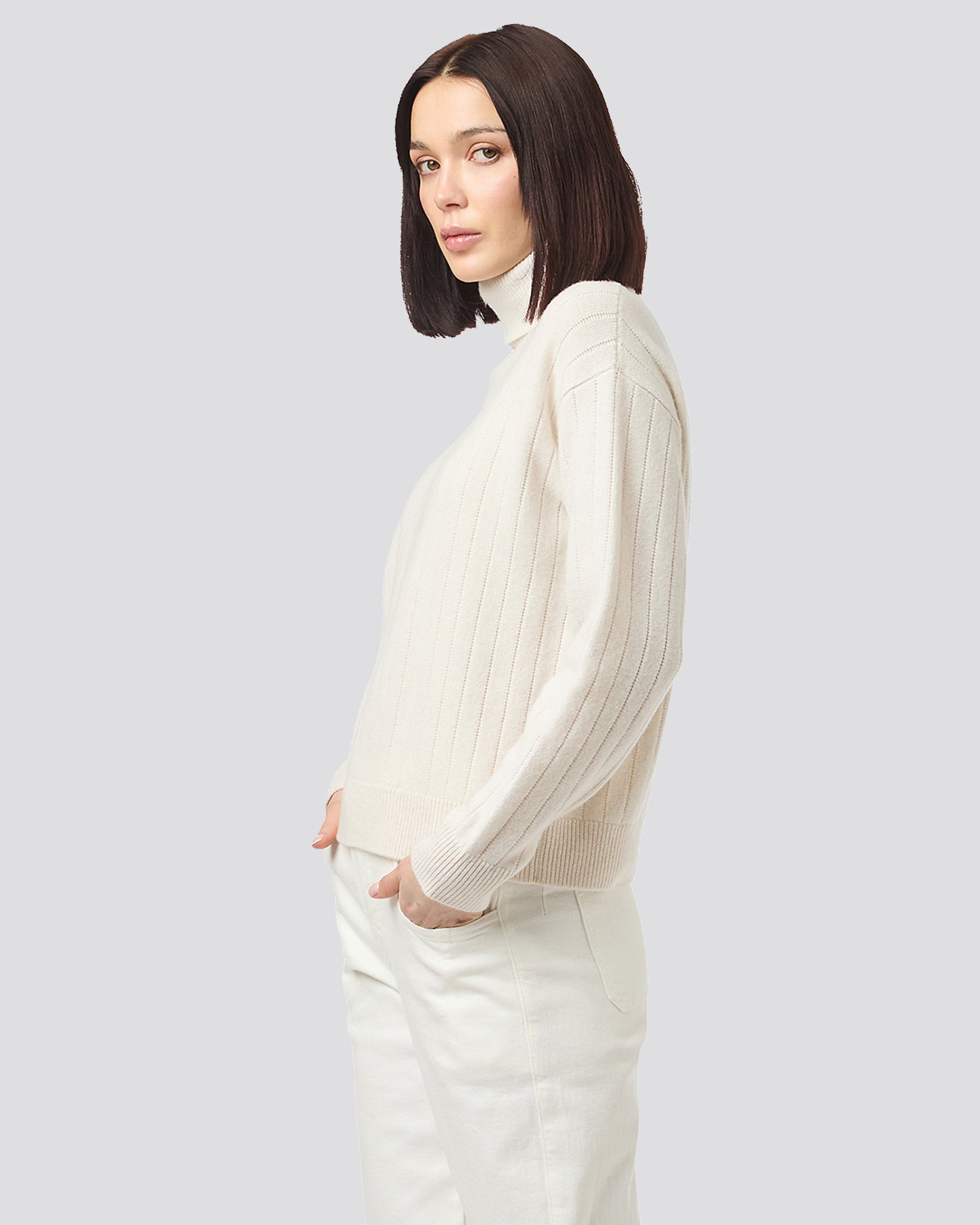 RIBBED TURTLENECK SWEATER