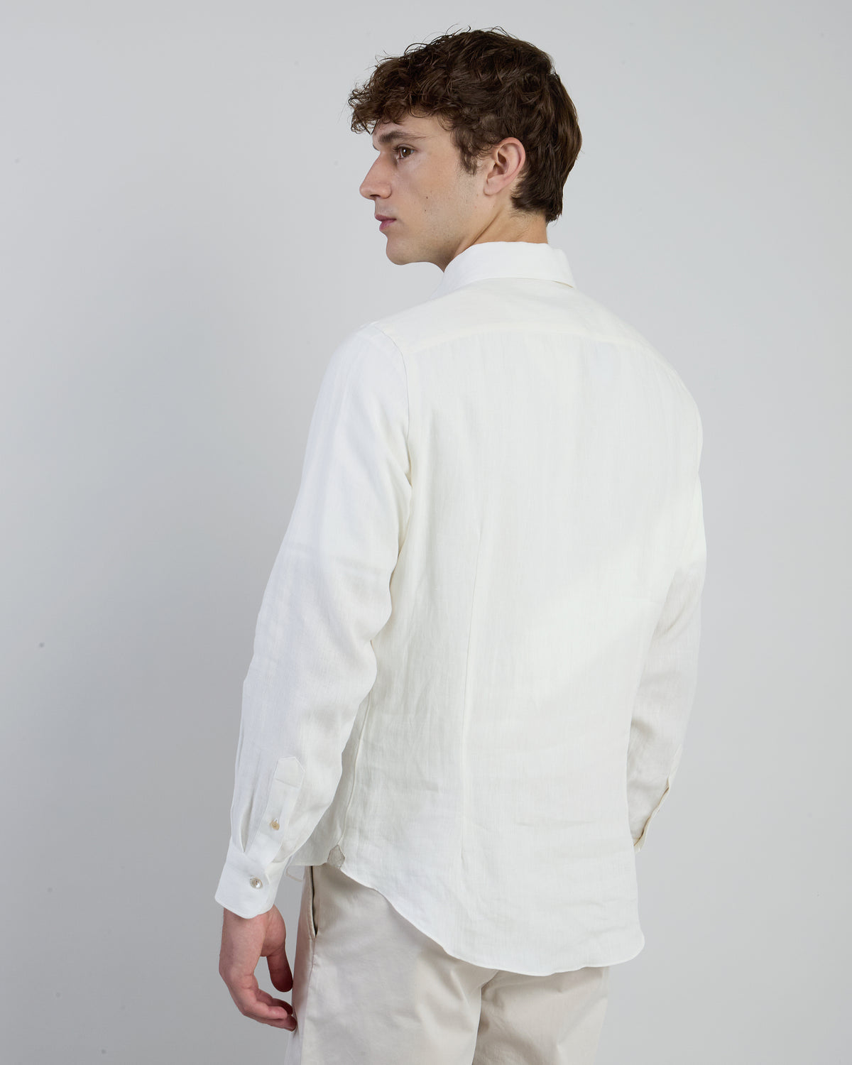 Camicia Slim Fit in 100% Lino con Bottoni Madreperla alternative