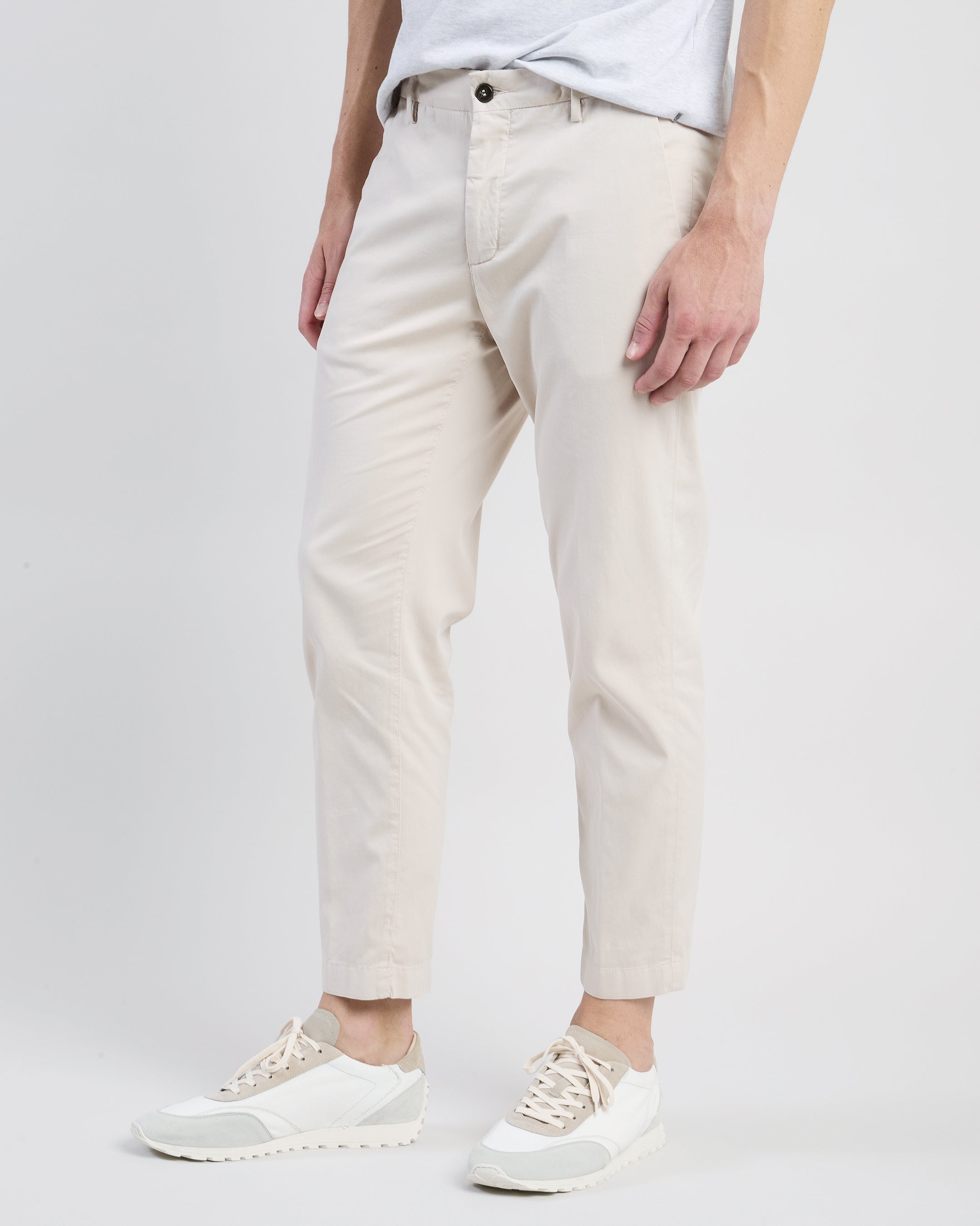 Men's Regular Fit Chino Trousers in Fine Cotton and Silk