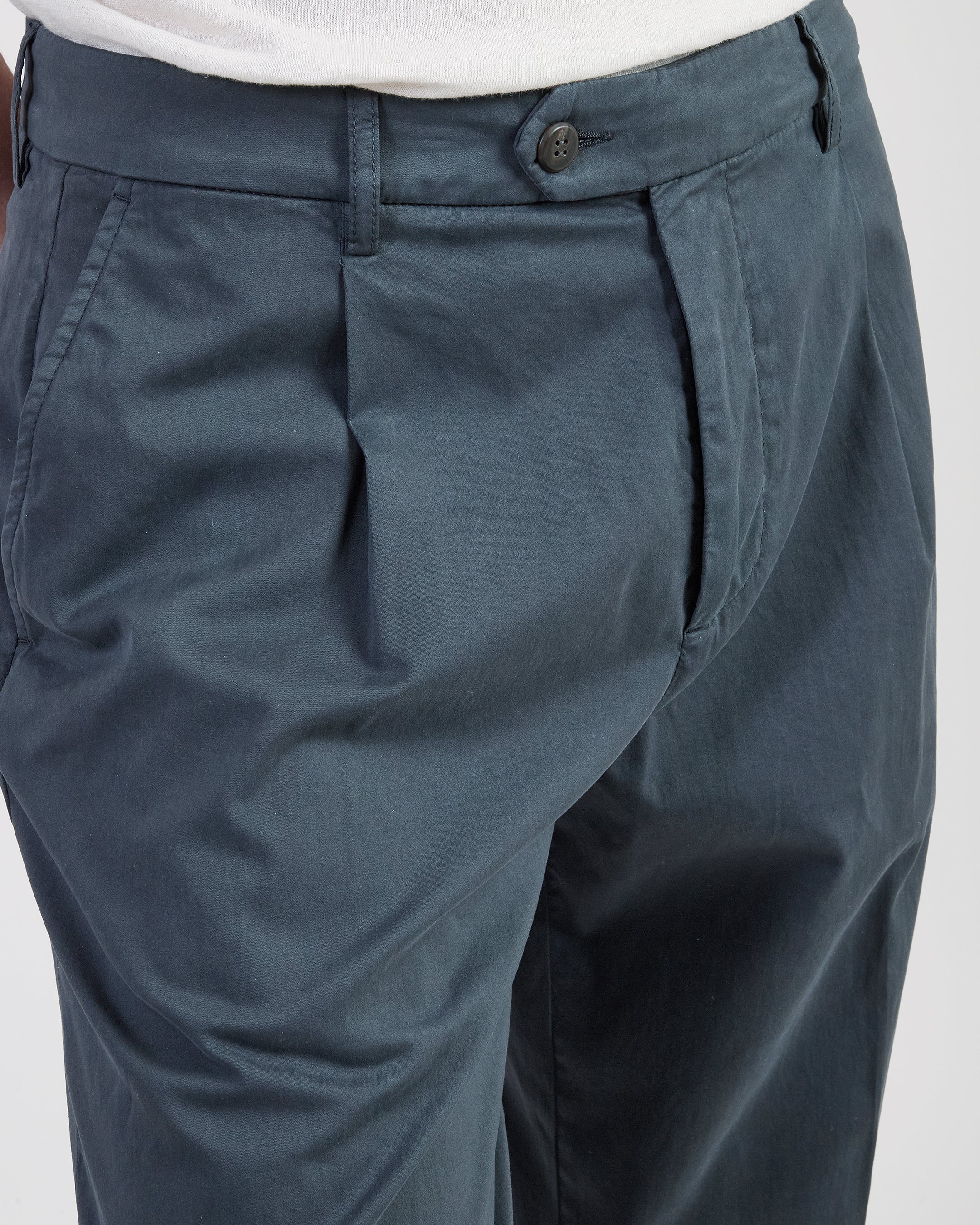 Men's Garment-Dyed Cotton Silk Pleated Trousers