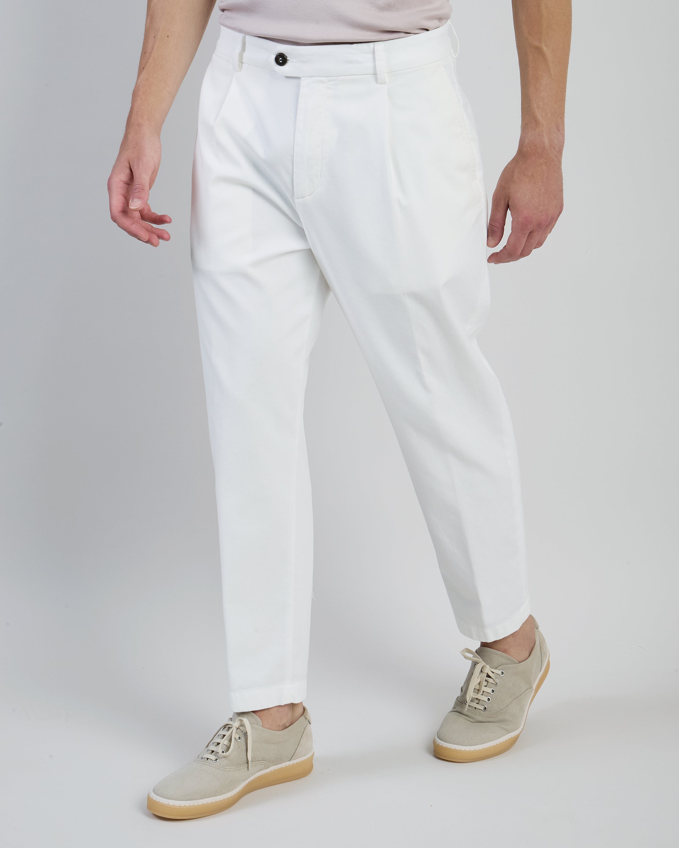 Men's Garment-Dyed Relaxed Fit Pleated Cotton Trousers