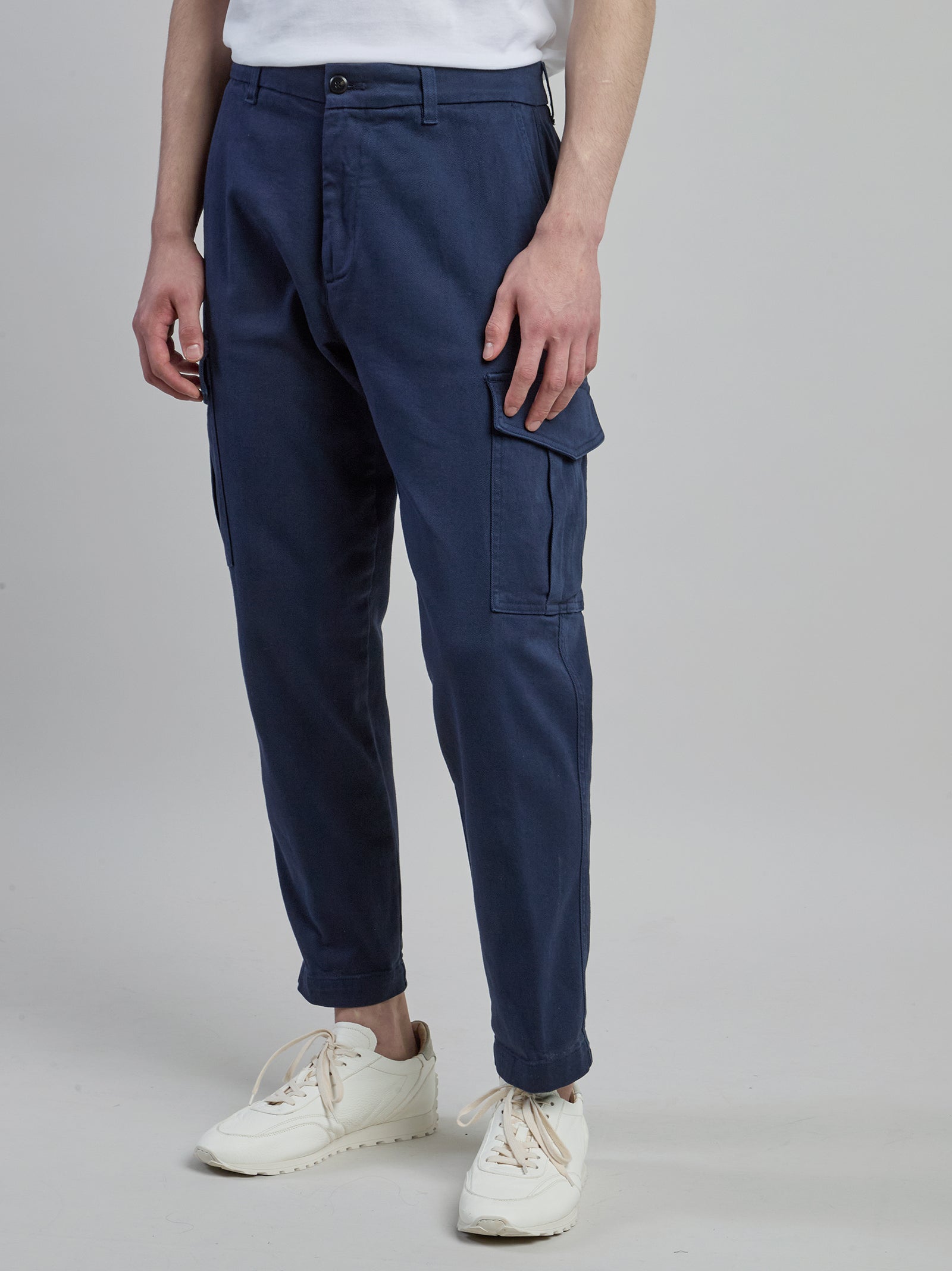 Men's Garment-Dyed Cotton Cargo Trousers Relaxed Fit