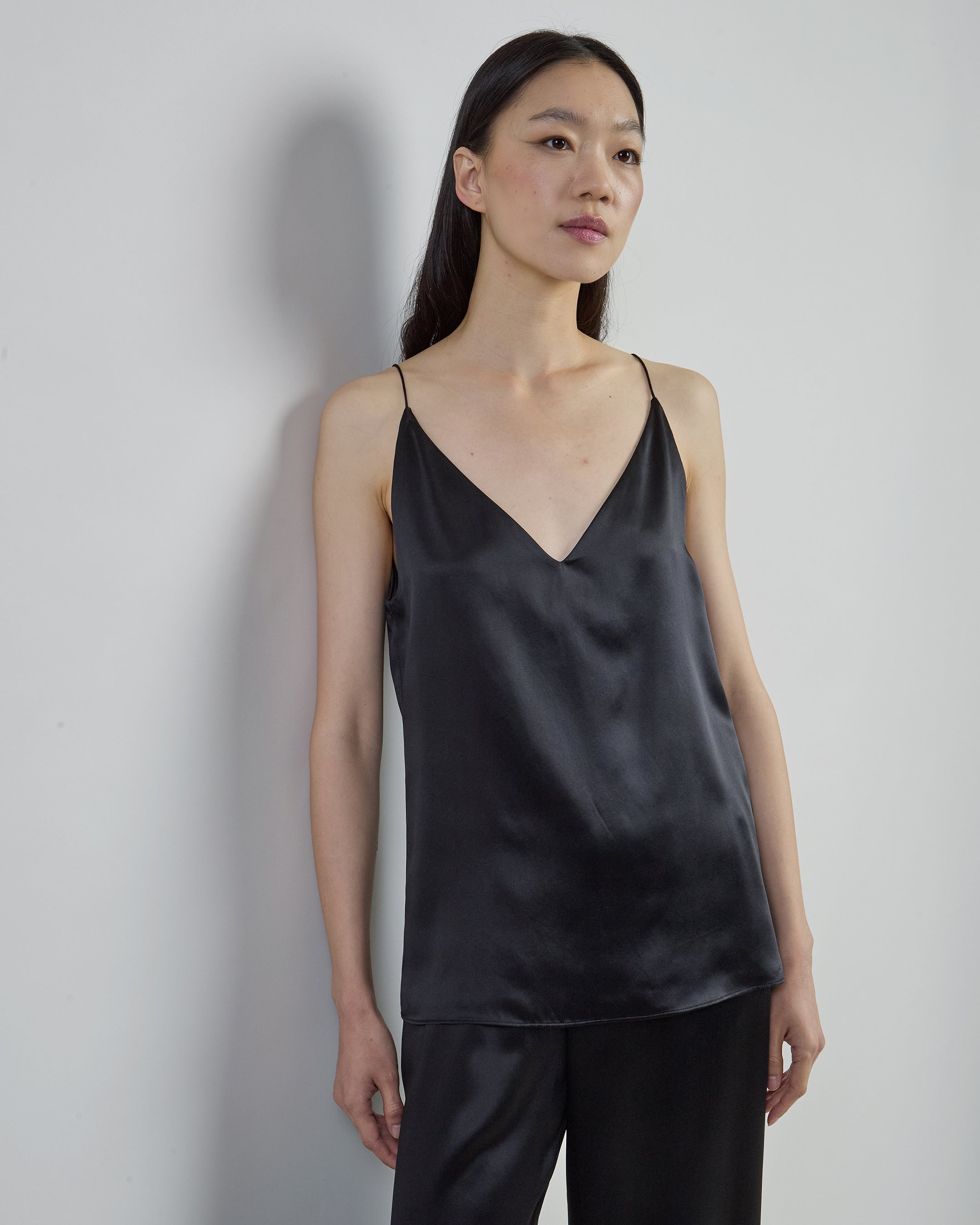 Top Smanicato in Seta Comasca con Scollo a V da Donna