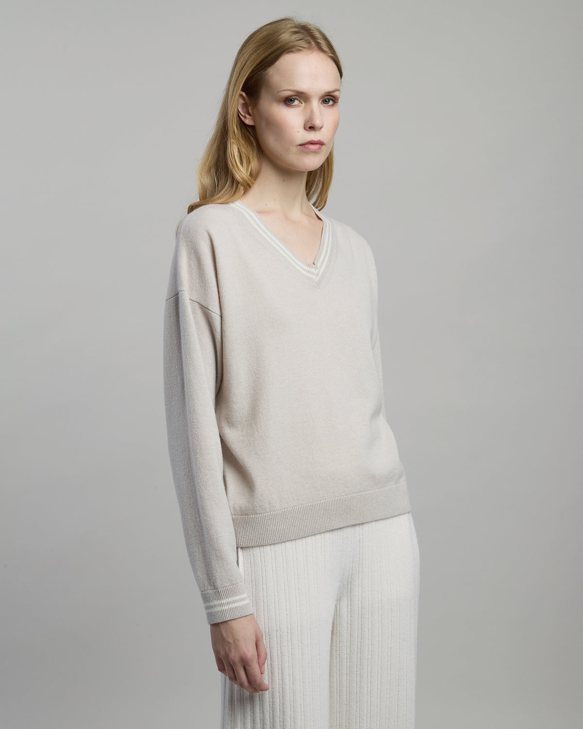 MAGLIA SCOLLO V CASHMERE RIGA TENNIS