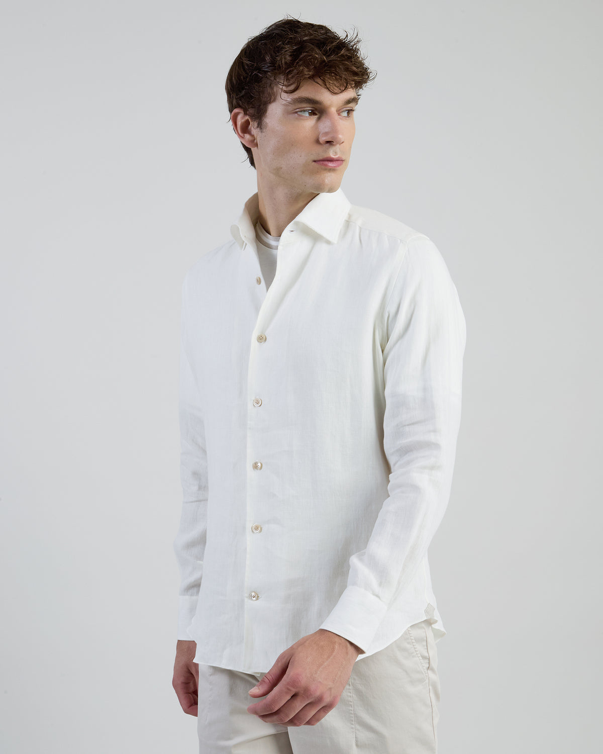 Camicia Slim Fit in 100% Lino con Bottoni Madreperla