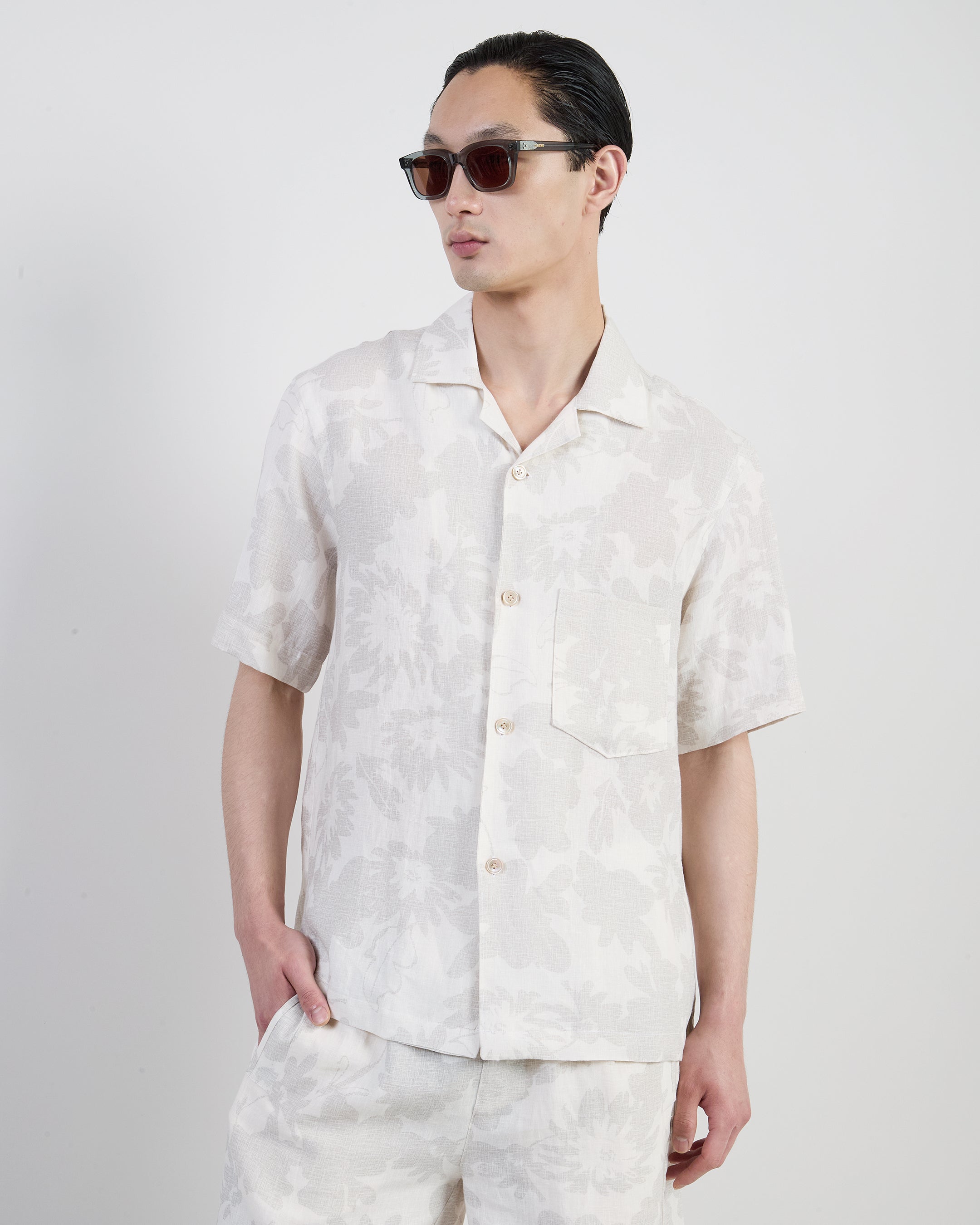 Men's Short Sleeve Paisley Linen Bowling Shirt - 1