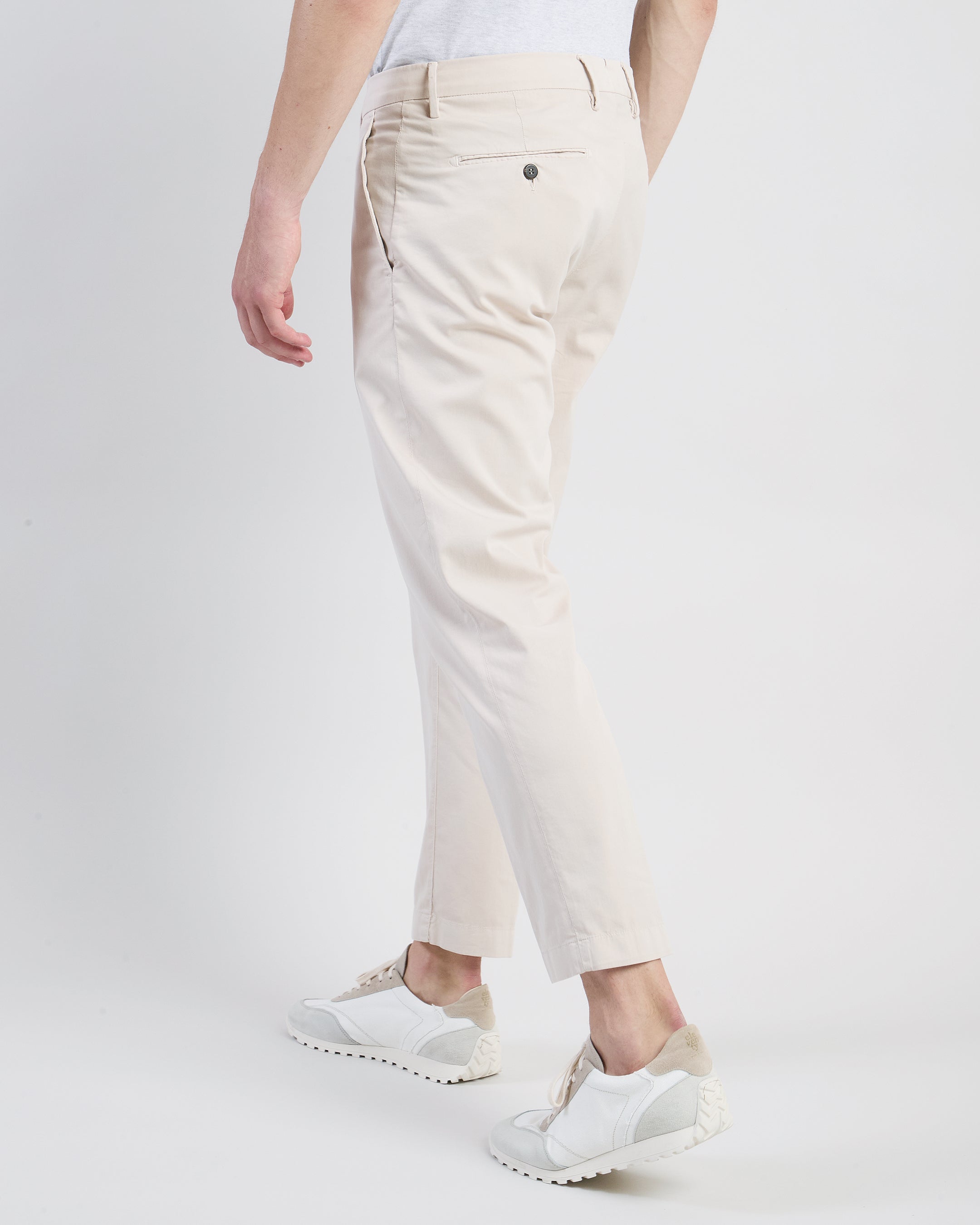Men's Regular Fit Chino Trousers in Fine Cotton and Silk - 2