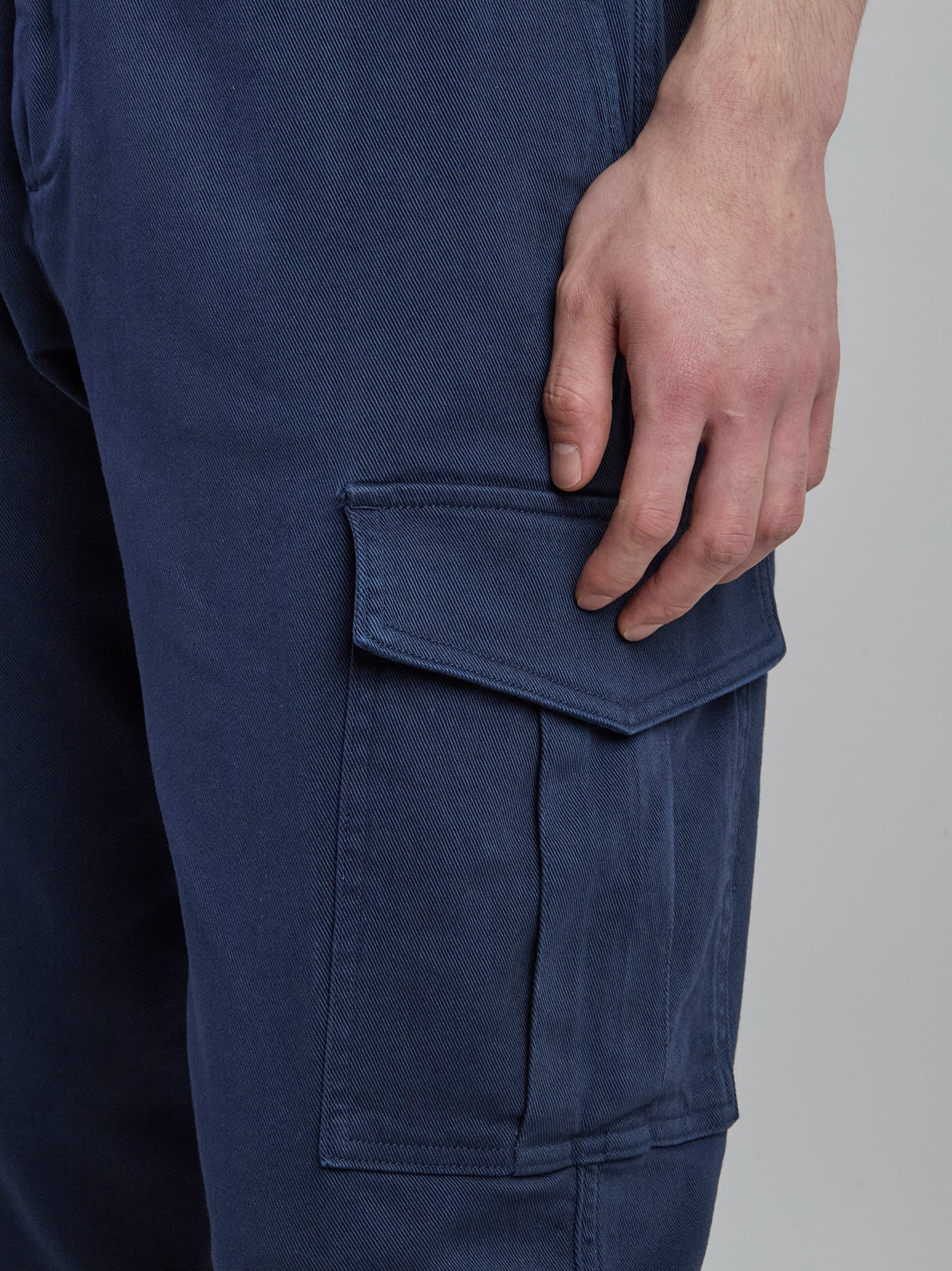 Men's Garment-Dyed Cotton Cargo Trousers Relaxed Fit - 3