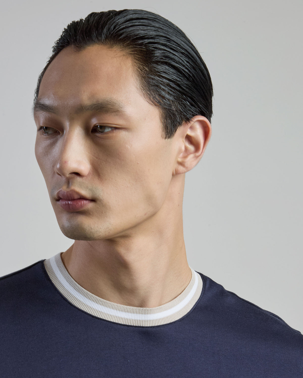 T-shirt Girocollo in Cotone Giza con Bordini da Uomo alternative