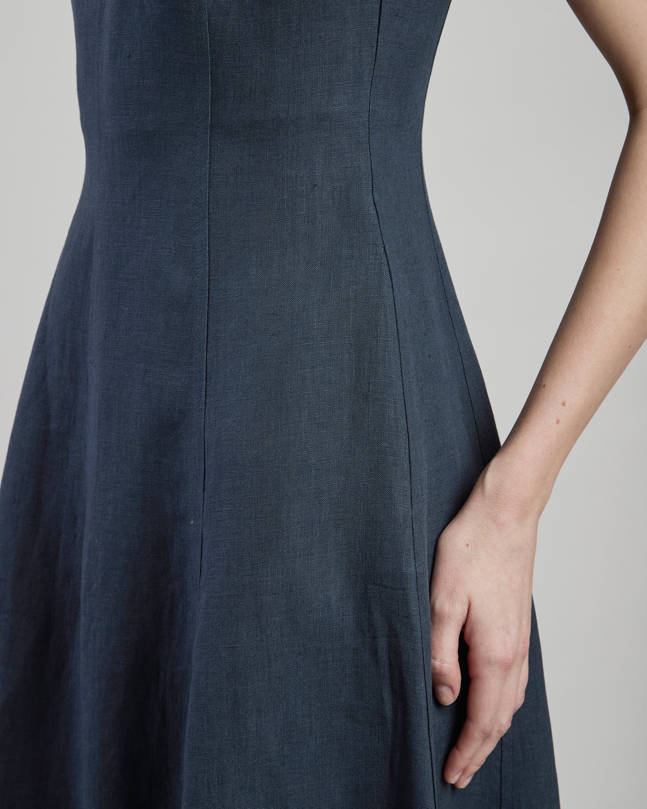 Women's Sleeveless Maxi Dress in 100% Pure Linen