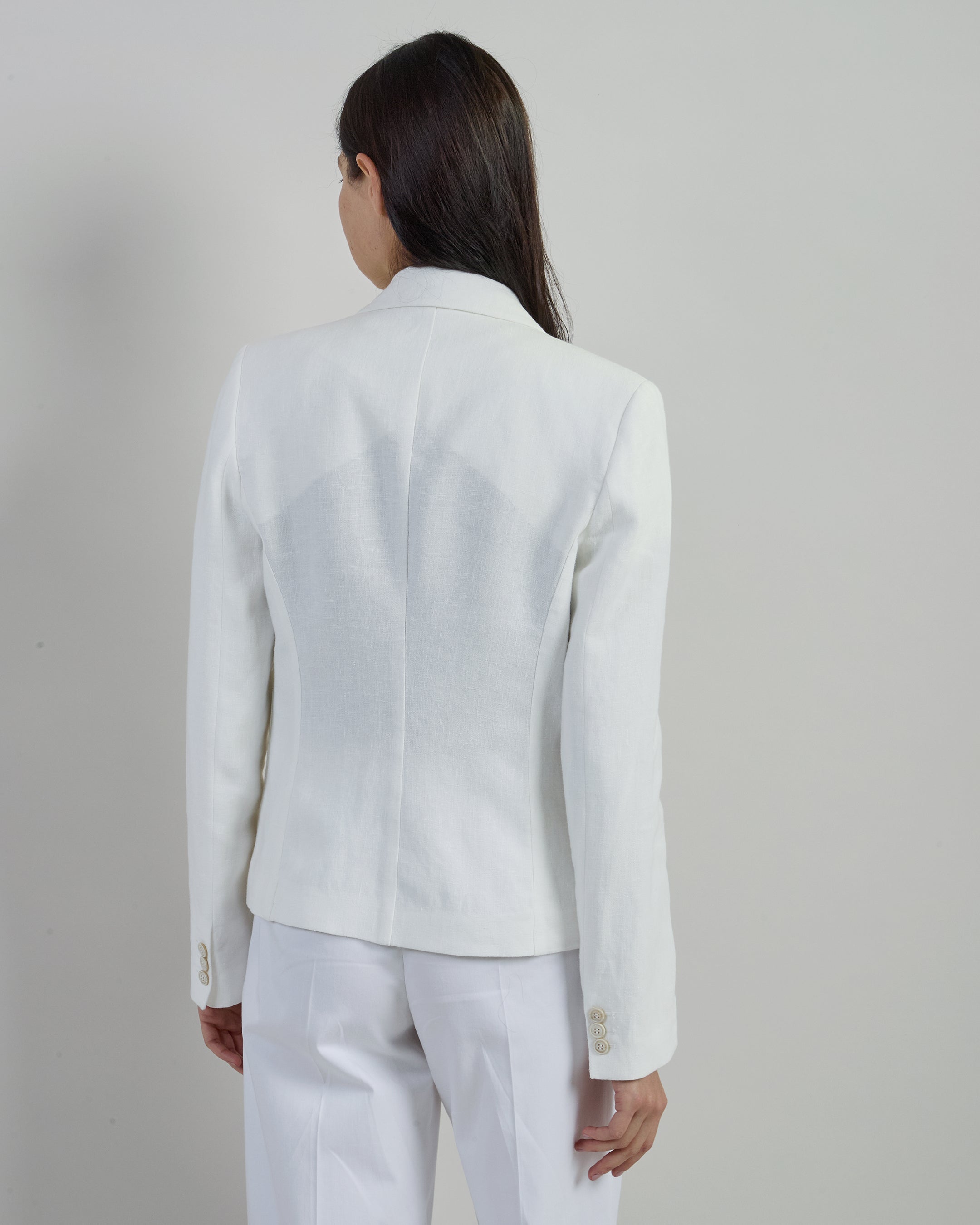Women's Short Linen Jackets: Summer Tailoring alternative