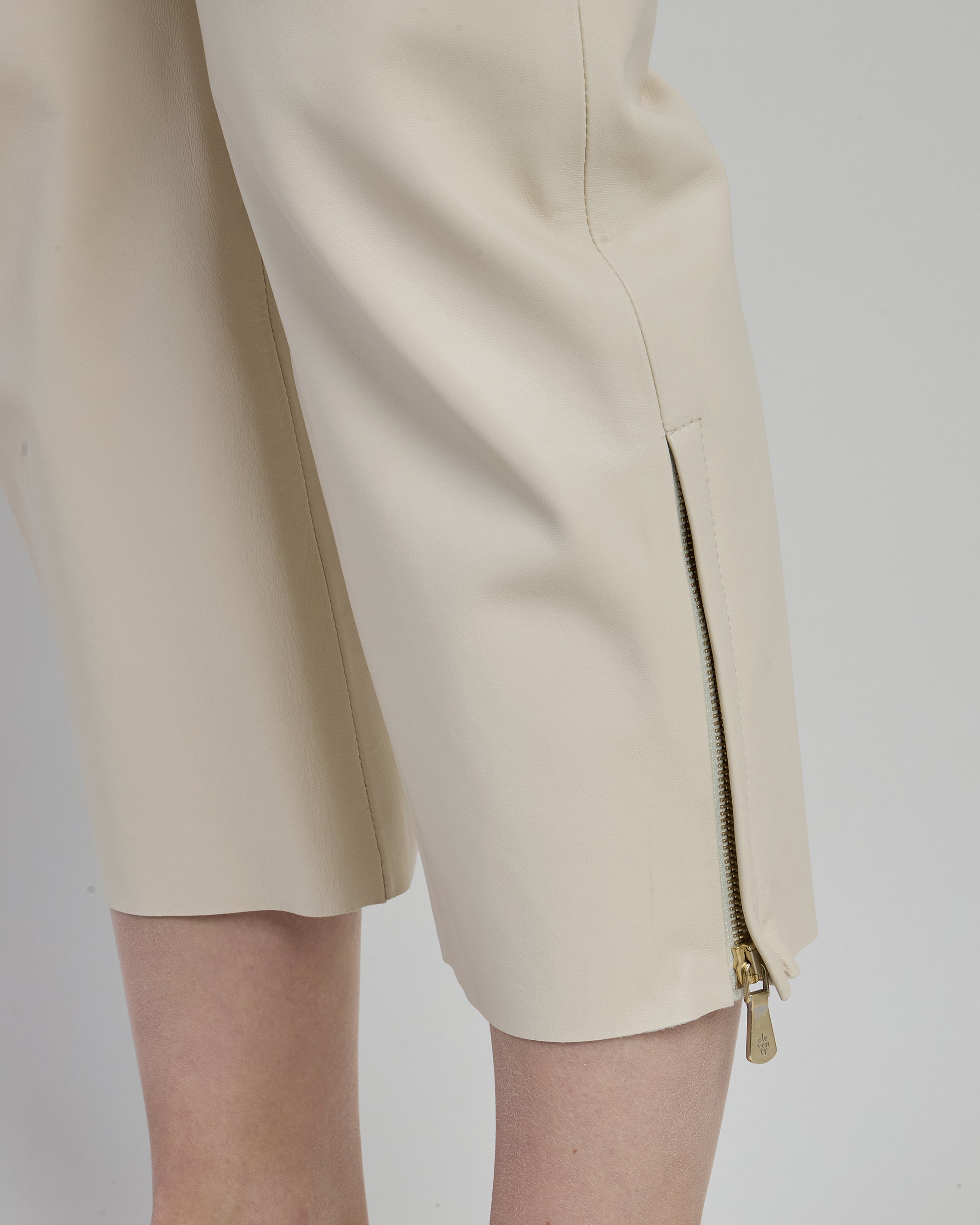 Women's Cropped Plongé Nappa Leather Trousers - 3