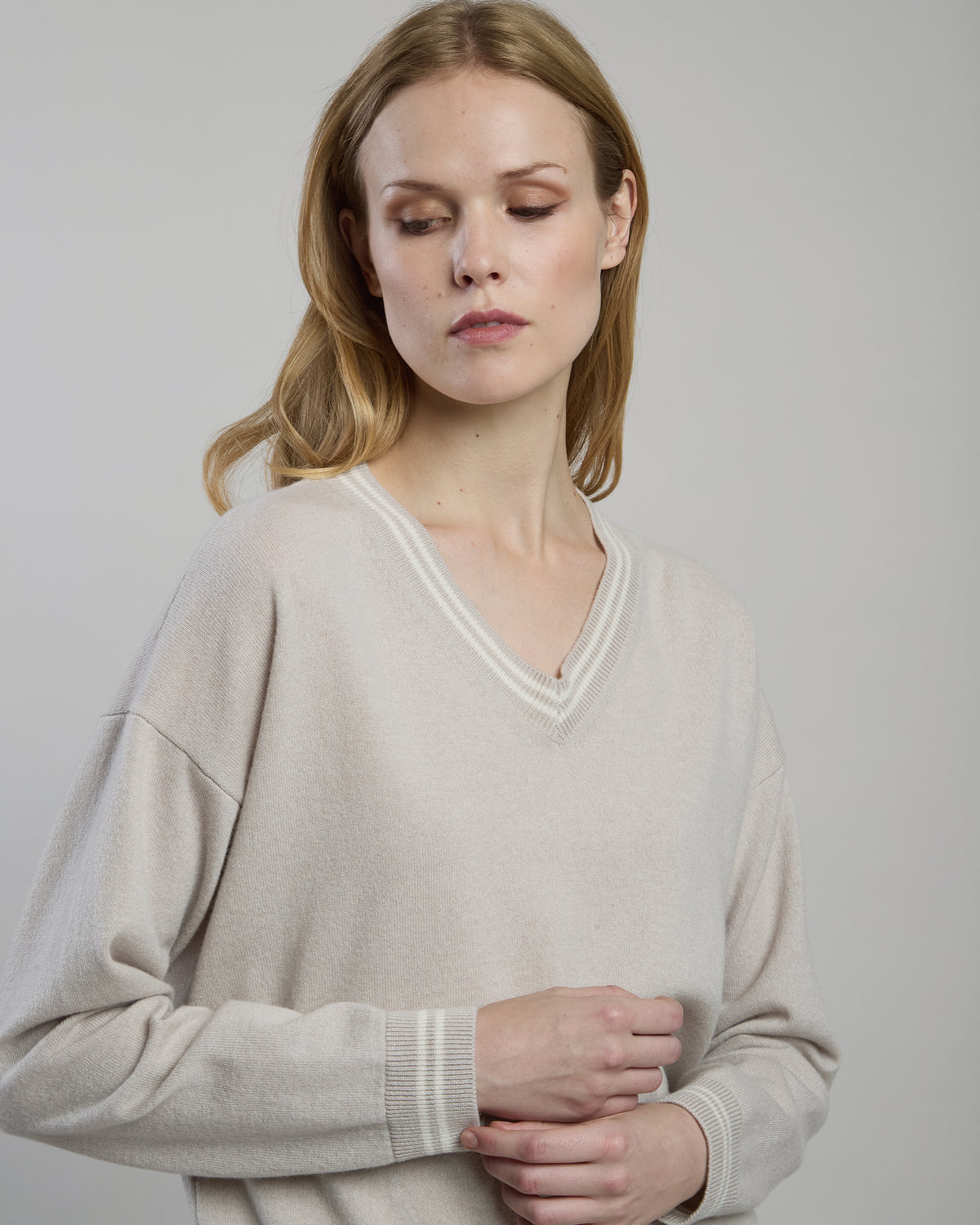 MAGLIA SCOLLO V CASHMERE RIGA TENNIS - 3