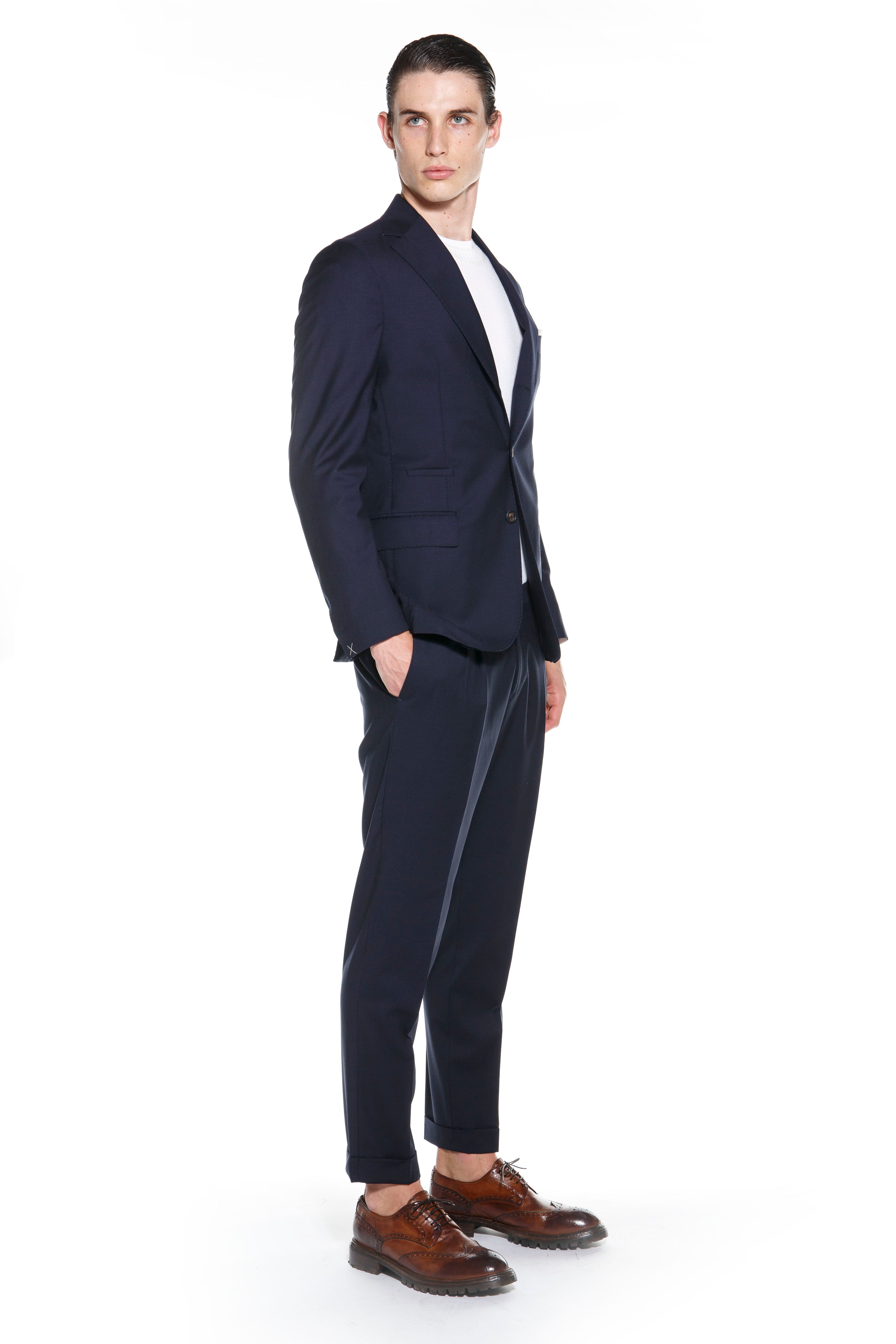 SINGLE-BREASTED WOOL SUIT